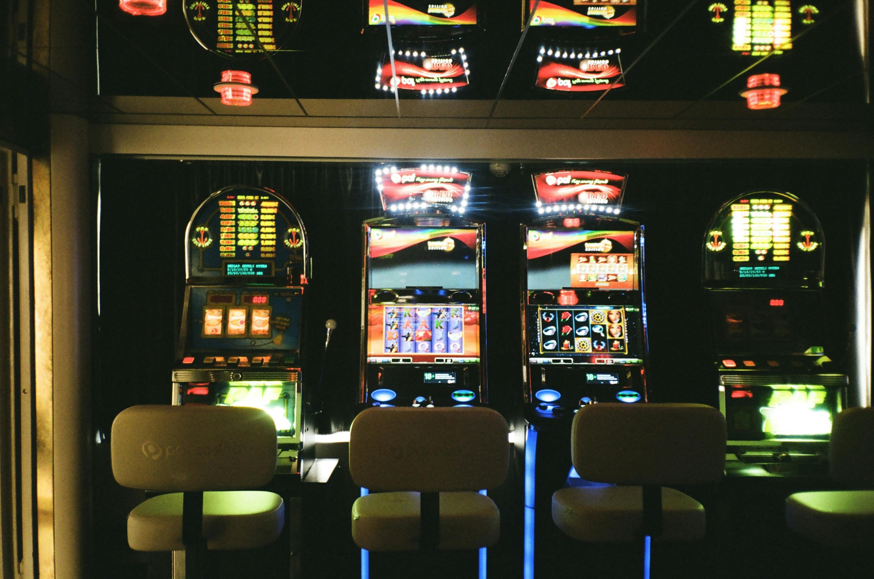 Live dealer blackjack table on mobile phone